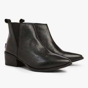 NWOT Levi’s Gaia Ankle Boots